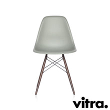 Lade das Bild in den Galerie-Viewer, Vitra Eames Plastic Side Chair DSW, Untergestell Ahorn, dunkel & weitere Farben