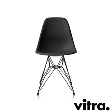 Lade das Bild in den Galerie-Viewer, Vitra Eames Plastic Side Chair RE DSR, Untergestell schwarz (outdoor tauglich) & weitere Farben