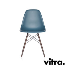 Lade das Bild in den Galerie-Viewer, Vitra Eames Plastic Side Chair DSW, Untergestell Ahorn, dunkel & weitere Farben