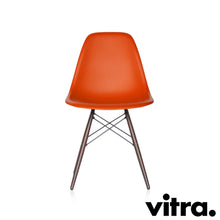 Lade das Bild in den Galerie-Viewer, Vitra Eames Plastic Side Chair DSW, Untergestell Ahorn, dunkel & weitere Farben