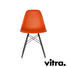 Lade das Bild in den Galerie-Viewer, Vitra Eames Plastic Side Chair DSW, Untergestell Ahorn, schwarz & weitere Farben