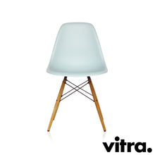 Lade das Bild in den Galerie-Viewer, Vitra – Eames Plastic Side Chair RE DSW, Untergestell Esche, honigfarben & weitere Farben