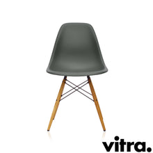 Lade das Bild in den Galerie-Viewer, Vitra – Eames Plastic Side Chair RE DSW, Untergestell Esche, honigfarben & weitere Farben