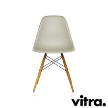 Lade das Bild in den Galerie-Viewer, Vitra – Eames Plastic Side Chair RE DSW, Untergestell Esche, honigfarben & weitere Farben