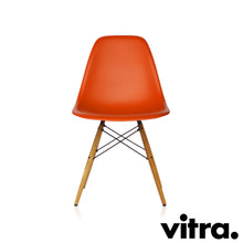 Lade das Bild in den Galerie-Viewer, Vitra – Eames Plastic Side Chair RE DSW, Untergestell Esche, honigfarben & weitere Farben