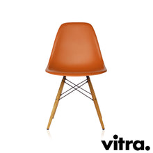 Lade das Bild in den Galerie-Viewer, Vitra – Eames Plastic Side Chair RE DSW, Untergestell Esche, honigfarben & weitere Farben