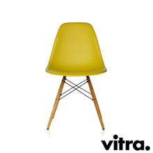 Lade das Bild in den Galerie-Viewer, Vitra – Eames Plastic Side Chair RE DSW, Untergestell Esche, honigfarben & weitere Farben