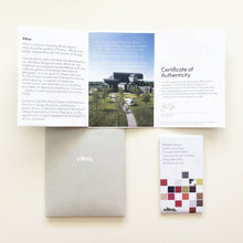Load the image into the gallery viewer, Vitra Eames Plastic Armchair RE - DAW, Untergestell Ahorn, dunkel & weitere Farben