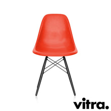 Load the image into the gallery viewer, Vitra Eames Fiberglass Side Chair DSW, Untergestell Ahorn, schwarz & weitere Farben