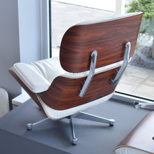 Carica l'immagine nel visualizzatore di Gallery, Vitra Lounge Chair & Ottoman, poliert, Santos Palisander, Leder Premium F Snow (Klassische Maße)
