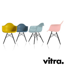 Charger l'image dans la galerie, Vitra Eames Plastic Armchair RE DAW, Untergestell Ahorn, schwarz & weitere Farben