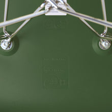 Afbeelding in Gallery-weergave laden, Vitra Eames Plastic Side Chair RE DSR, Untergestell Stahl verchromt & weitere Farben