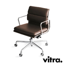 Lade das Bild in den Galerie-Viewer, vitra Eames Soft Pad Chair EA 217, Bürostuhl mit Rollen, Leder / verchromt