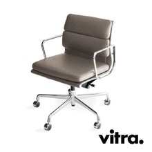 Lade das Bild in den Galerie-Viewer, vitra Eames Soft Pad Chair EA 217, Bürostuhl mit Rollen, Leder / verchromt
