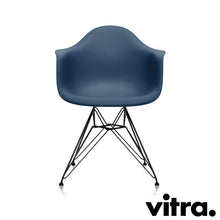 Afbeelding in Gallery-weergave laden, Vitra Eames Plastic Armchair RE - DAR, Untergestell schwarz (outdoor tauglich) & weitere Farben