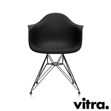 Afbeelding in Gallery-weergave laden, Vitra Eames Plastic Armchair RE - DAR, Untergestell schwarz (outdoor tauglich) & weitere Farben