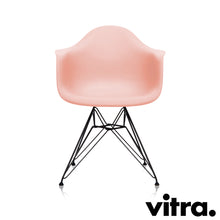 Afbeelding in Gallery-weergave laden, Vitra Eames Plastic Armchair RE - DAR, Untergestell schwarz (outdoor tauglich) & weitere Farben