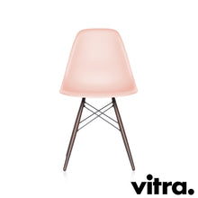 Lade das Bild in den Galerie-Viewer, Vitra Eames Plastic Side Chair DSW, Untergestell Ahorn, dunkel & weitere Farben
