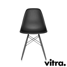 Lade das Bild in den Galerie-Viewer, Vitra Eames Plastic Side Chair DSW, Untergestell Ahorn, schwarz & weitere Farben