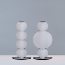 Load the image into the gallery viewer, Formagenda Pearls Table, Tischleuchte mit Glaskugeln
