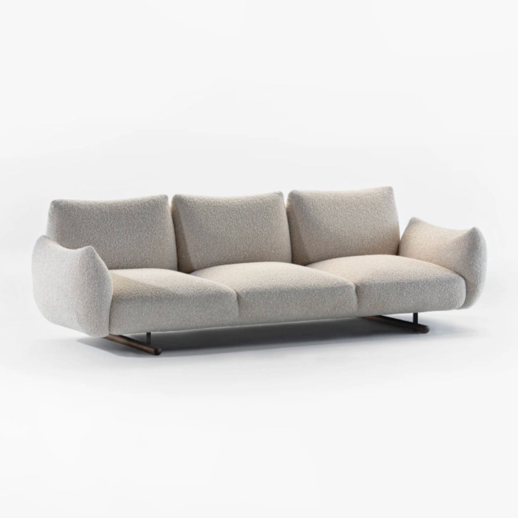 BUFFA Sofa von Prostoria – Skulpturaler Komfort in moderner Form