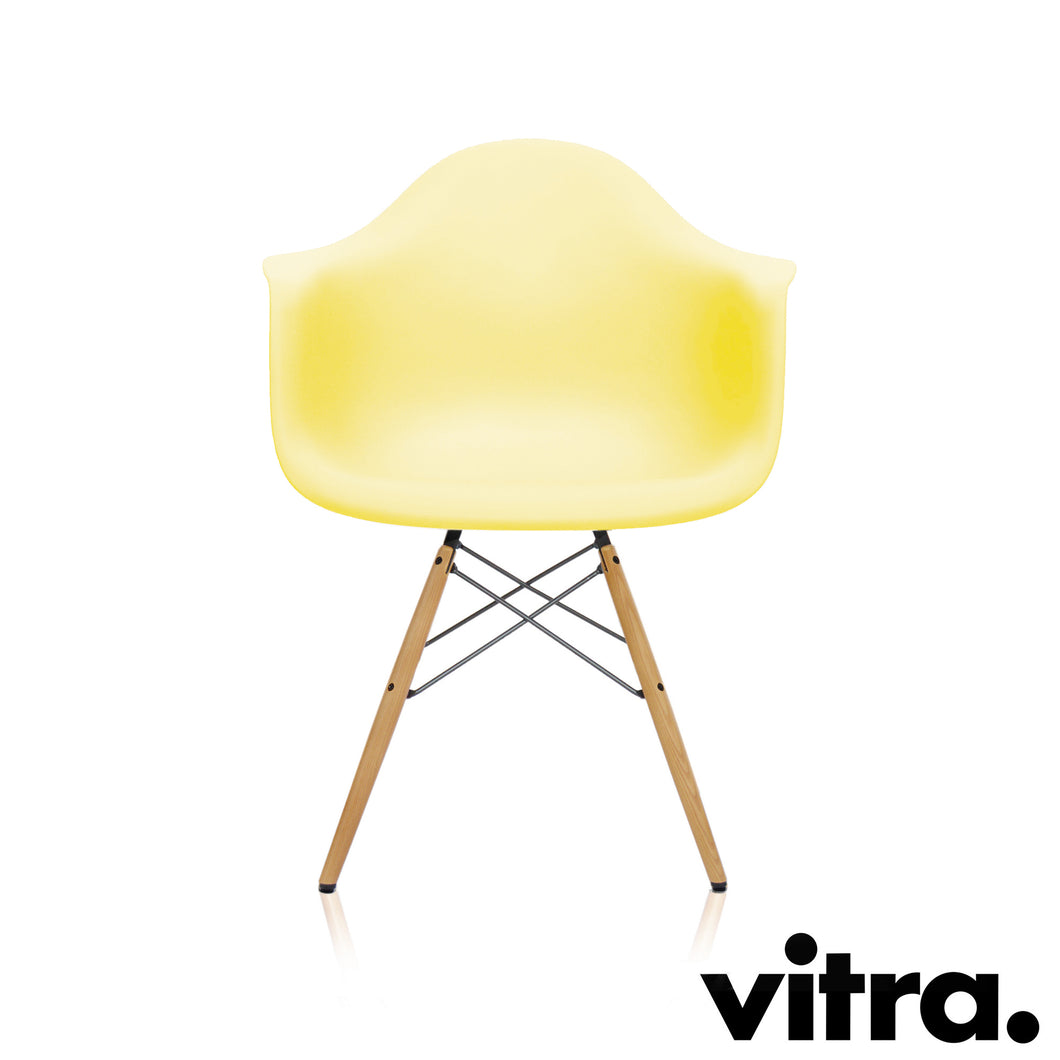 Vitra Eames Plastic Armchair RE - DAW, Untergestell Esche, honigfarben & weitere Farben
