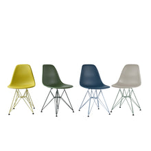Carica l&#39;immagine nel visualizzatore di Gallery, Vitra Eames Plastic Side Chair DSR (RE) Sonderfarben
