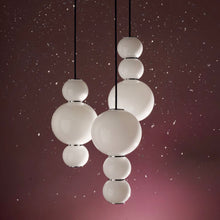 Charger l&#39;image dans la galerie, Formagenda Pearls Suspension - 34 cm, Pendelleuchte mit Glaskugeln
