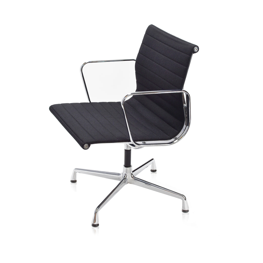 vitra Eames EA108 Aluminium Chair - drehbarer Bürostuhl mit Armlehnen