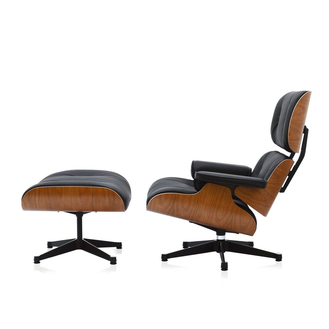 15% RABATT AUF AUSSTELLER Vitra Lounge Chair & Ottoman - Amerikanischer Kirschbaum / Leder Premium F Nero (XL / Neue Maße)