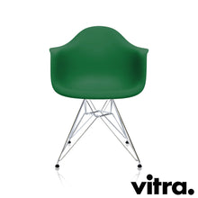 Carica l&#39;immagine nel visualizzatore di Gallery, Vitra Eames Plastic Armchair RE - DAR, Untergestell Stahl verchromt &amp; weitere Farben
