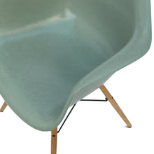 Load the image into the gallery viewer, Vitra - Eames Fiberglass Armchair DAW, base ash, honey colored &amp; other colors
