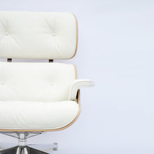 Charger l&#39;image dans la galerie, Vitra Lounge Chair &amp; Ottoman, poliert, Nussbaum weiss pigmentiert, Leder Premium F Snow (XL / Neue Maße)
