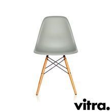 Carica l&#39;immagine nel visualizzatore di Gallery, Vitra Eames Plastic Side Chair DSW, Untergestell Ahorn, gelblich &amp; weitere Farben
