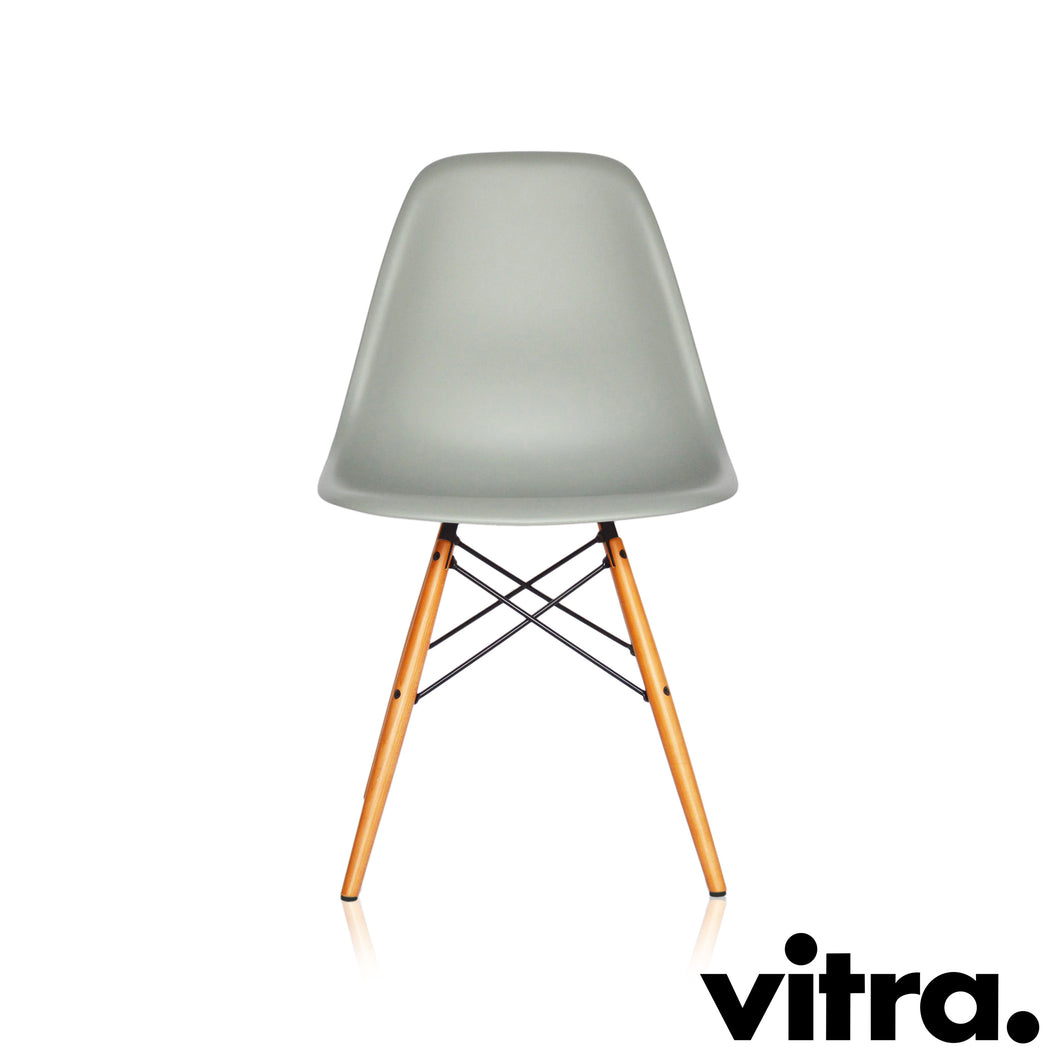 Vitra Eames Plastic Side Chair DSW, Untergestell Ahorn, gelblich & weitere Farben