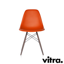 Lade das Bild in den Galerie-Viewer, Vitra Eames Plastic Side Chair DSW, Untergestell Ahorn, dunkel &amp; weitere Farben
