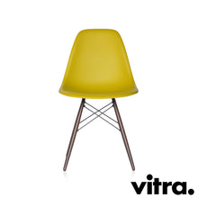 Charger l&#39;image dans la galerie, Vitra Eames Plastic Side Chair DSW, Untergestell Ahorn, dunkel &amp; weitere Farben
