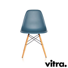 Lade das Bild in den Galerie-Viewer, Vitra Eames Plastic Side Chair DSW, Untergestell Ahorn, gelblich &amp; weitere Farben
