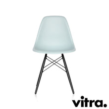 Afbeelding in Gallery-weergave laden, Vitra Eames Plastic Side Chair DSW, Untergestell Ahorn, schwarz &amp; weitere Farben
