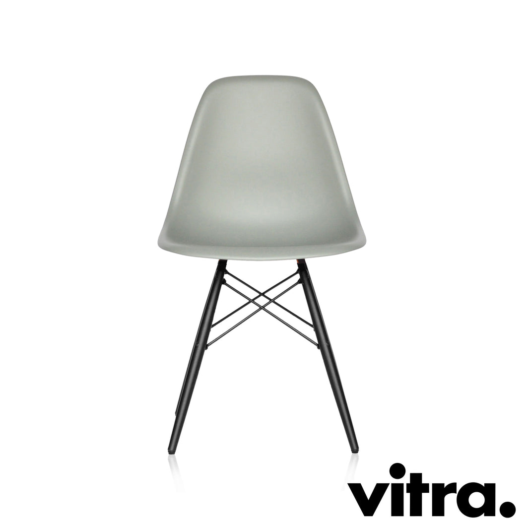 Vitra Eames Plastic Side Chair DSW, Untergestell Ahorn, schwarz & weitere Farben