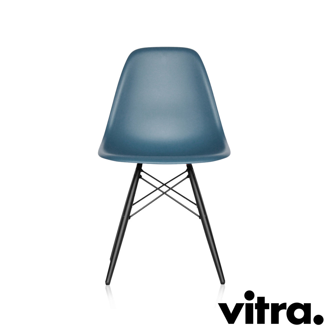 Vitra Eames Plastic Side Chair DSW, Untergestell Ahorn, schwarz & weitere Farben