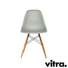 Charger l&#39;image dans la galerie, Vitra – Eames Plastic Side Chair DSW, Untergestell Esche, honigfarben &amp; weitere Farben
