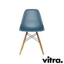Charger l&#39;image dans la galerie, Vitra – Eames Plastic Side Chair DSW, Untergestell Esche, honigfarben &amp; weitere Farben
