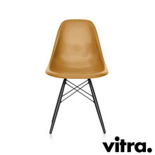 Load the image into the gallery viewer, Vitra Eames Fiberglass Side Chair DSW, Untergestell Ahorn, schwarz &amp; weitere Farben
