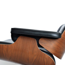 Afbeelding in Gallery-weergave laden, Vitra Eames Lounge Chair &amp; Ottoman, poliert / Seiten schwarz, Nussbaum schwarz pigmentiert, Leder Premium F Nero (XL / Neue Maße)
