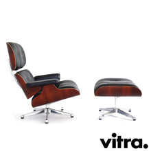 Charger l&#39;image dans la galerie, Vitra Lounge Chair &amp; Ottoman, Santos Palisander, Leder Premium F Nero, poliert (XL / Neue Maße)
