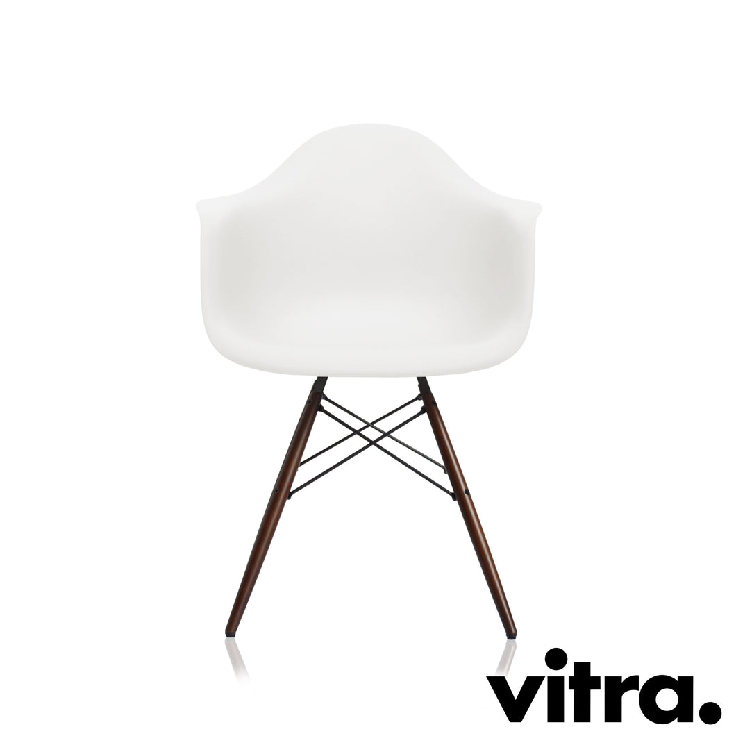 Vitra Eames Plastic Armchair RE - DAW, Untergestell Ahorn, dunkel & weitere Farben