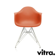 Carica l&#39;immagine nel visualizzatore di Gallery, Vitra Eames Plastic Armchair DAR, Untergestell weiss &amp; weitere Farben

