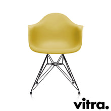Carica l&#39;immagine nel visualizzatore di Gallery, Vitra Eames Plastic Armchair RE - DAR, Untergestell schwarz (outdoor tauglich) &amp; weitere Farben
