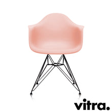 Carica l&#39;immagine nel visualizzatore di Gallery, Vitra Eames Plastic Armchair RE - DAR, Untergestell schwarz (outdoor tauglich) &amp; weitere Farben
